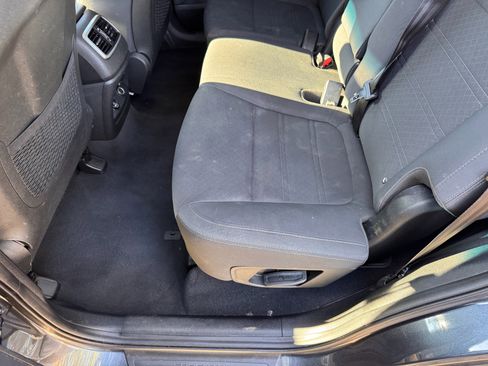 Used 2020 Kia Sorento LX image 44