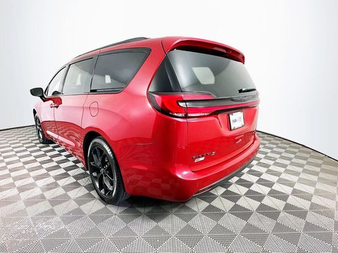 Certified 2025 Chrysler Pacifica Limited FWD image 7