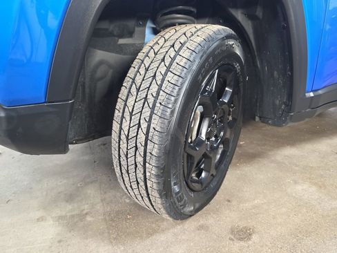 Used 2024 Jeep Compass Trailhawk w/ Trailhawk Convenience Group image 30