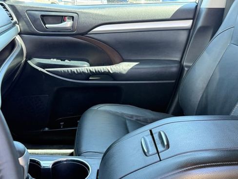 Used 2014 Toyota Highlander XLE image 10