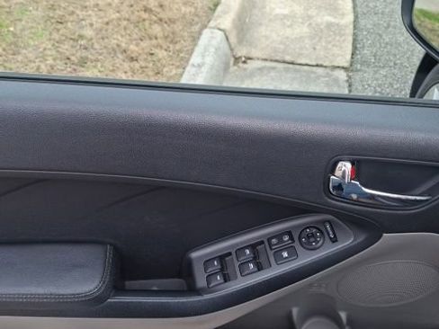 Used 2015 Kia Forte EX image 9
