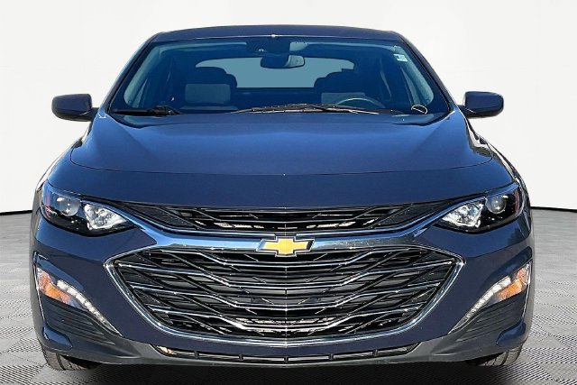 Used 2025 Chevrolet Malibu LT FWD image 2