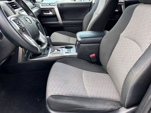 Used 2017 Toyota 4Runner SR5 AWD/4WD image 13