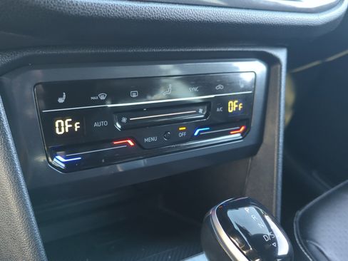 Certified 2022 Volkswagen Tiguan SE R-Line image 12