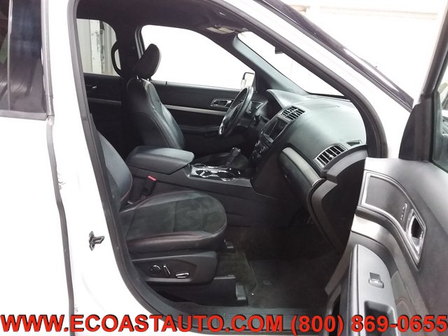 Used 2018 Ford Explorer XLT w/ Equipment Group 202A FWD image 12