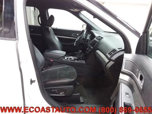 Used 2018 Ford Explorer XLT w/ Equipment Group 202A image 12