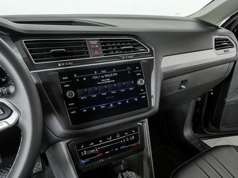 Certified 2024 Volkswagen Tiguan SE FWD image 15