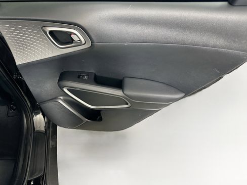 Used 2025 Kia Soul LX w/ LX Technology Package image 28