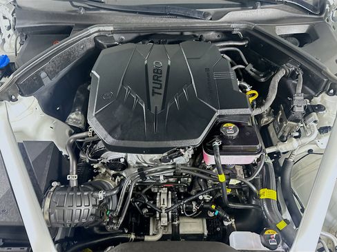 Used 2024 Genesis G70 2.5T image 33