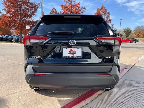 Used 2025 Toyota RAV4 XLE image 7