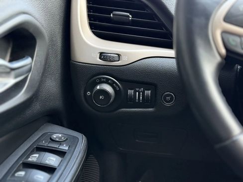 Used 2017 Jeep Cherokee 75th Anniversary image 23