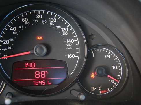 Used 2012 Volkswagen Beetle 2.5 image 13