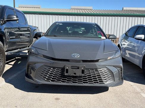 Used 2025 Toyota Camry SE image 2