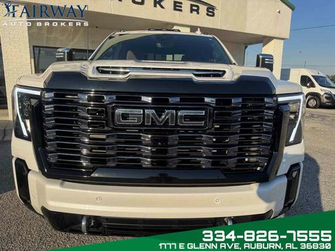 Used 2025 GMC Sierra 2500 Denali Ultimate w/ Max Trailering Package image 3