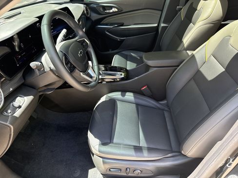 Used 2024 Chevrolet Trax ACTIV w/ Sunroof Package FWD image 9