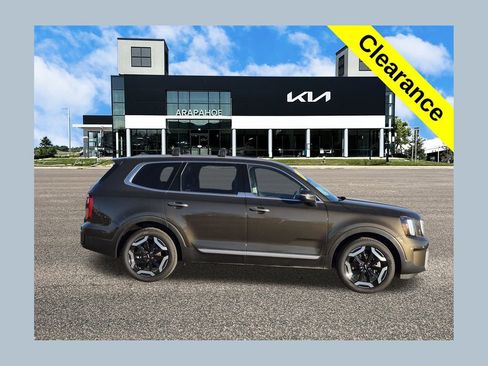 Used 2025 Kia Telluride S image 1