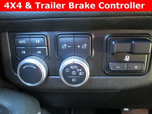 Used 2021 GMC Yukon Denali w/ Denali Premium Package image 19