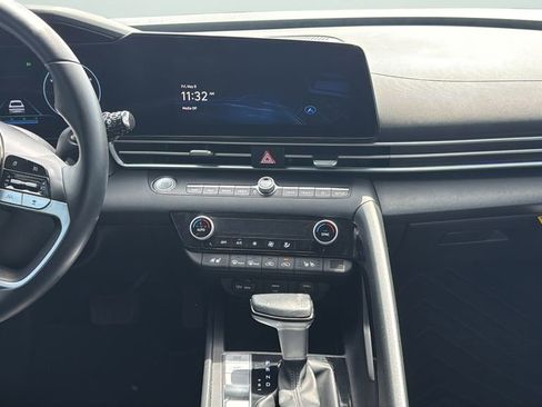 Used 2023 Hyundai Elantra Limited w/ Winter Weather Package FWD image 17