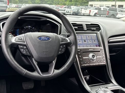 Used 2019 Ford Fusion Energi Titanium FWD image 22