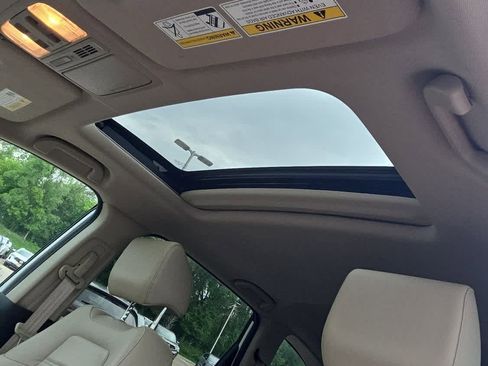 Used 2018 Honda CR-V Touring image 8
