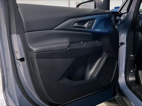 Used 2025 Chevrolet Equinox EV LT w/ Convenience Package image 9