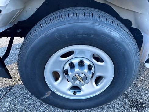 Used 2025 Chevrolet Express 2500 Extended w/ Communications Package image 13