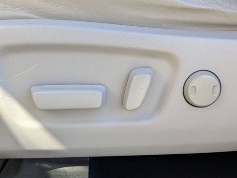 Used 2017 Toyota Highlander image 23