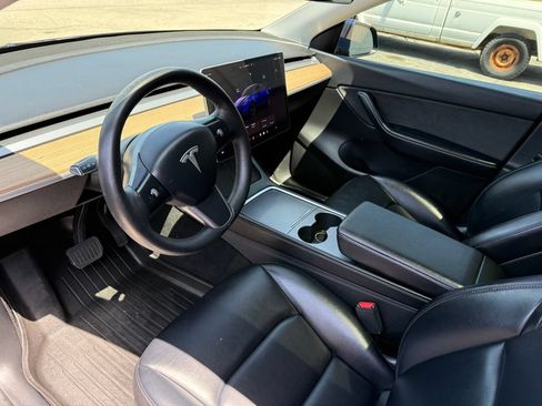 Used 2022 Tesla Model Y Long Range AWD/4WD image 28