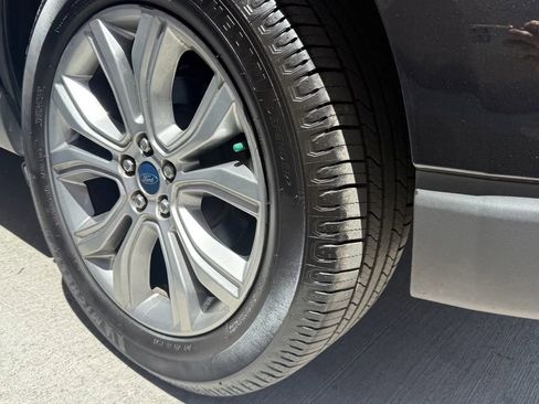 Used 2019 Ford Edge Titanium w/ Cold Weather Package AWD/4WD image 8