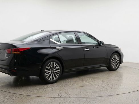 Used 2025 Nissan Altima 2.5 SV FWD image 9