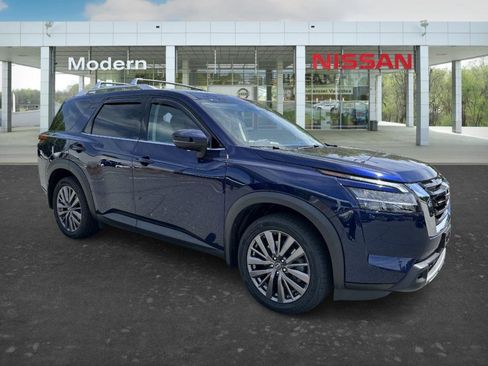 Used 2023 Nissan Pathfinder SL w/ SL Premium Package AWD/4WD image 8