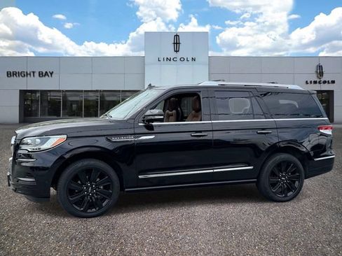 Used 2023 Lincoln Navigator Reserve w/ Monochromatic Package AWD/4WD image 3