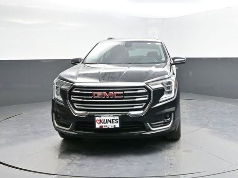 Used 2024 GMC Terrain SLT AWD/4WD image 2