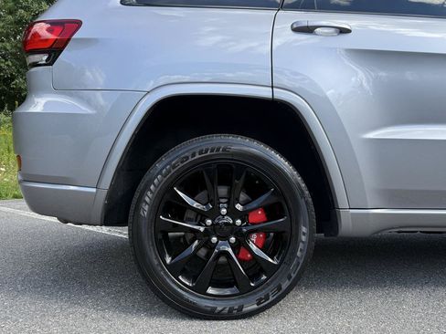 Used 2021 Jeep Grand Cherokee Laredo X AWD/4WD image 9