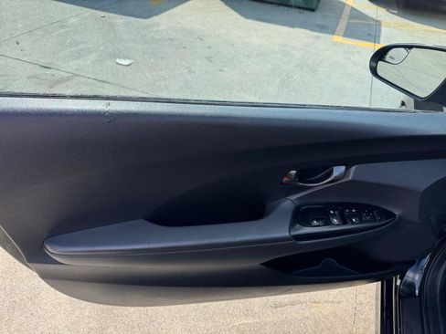 Used 2020 Hyundai Veloster 2.0 FWD image 11