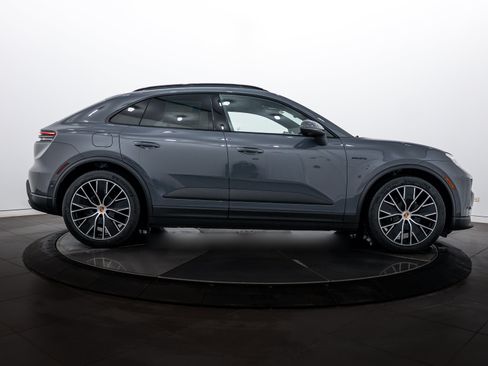 New 2026 Porsche Macan 4 Electric AWD/4WD image 8