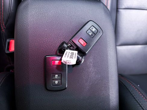 Used 2021 Toyota Tacoma TRD Pro AWD/4WD image 30