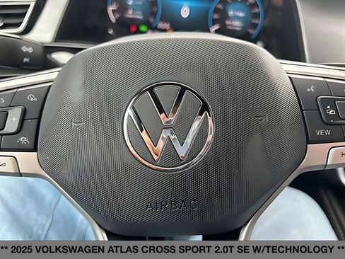 Used 2025 Volkswagen Atlas Cross Sport SE FWD image 20