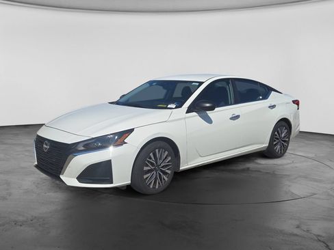 Used 2025 Nissan Altima 2.5 SV FWD image 5