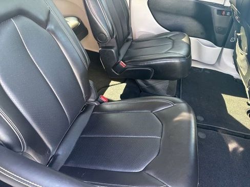 Used 2024 Chrysler Pacifica Touring-L FWD image 35