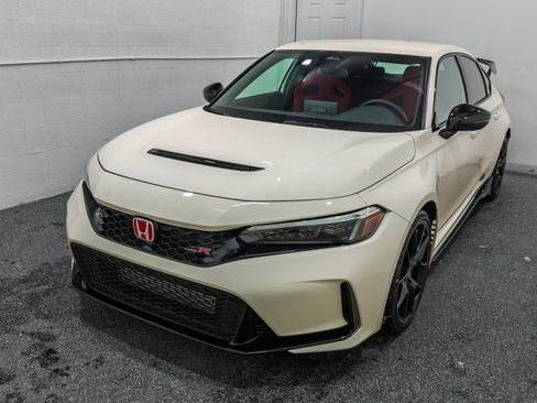 Used 2025 Honda Civic Type R image 4