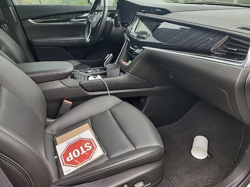 Used 2024 Cadillac XT6 Premium Luxury image 12