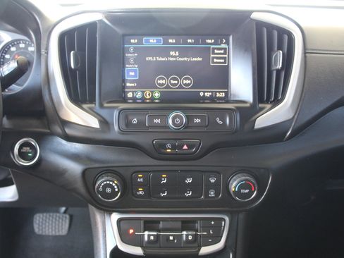 Used 2022 GMC Terrain SLE FWD image 36