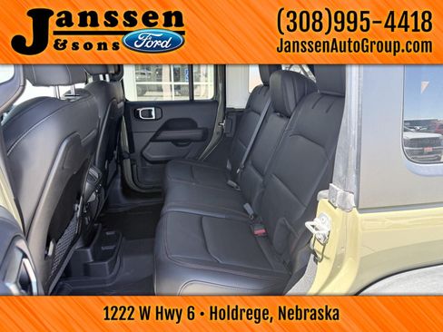 Used 2025 Jeep Wrangler Unlimited Rubicon w/ Convenience Group AWD/4WD image 17