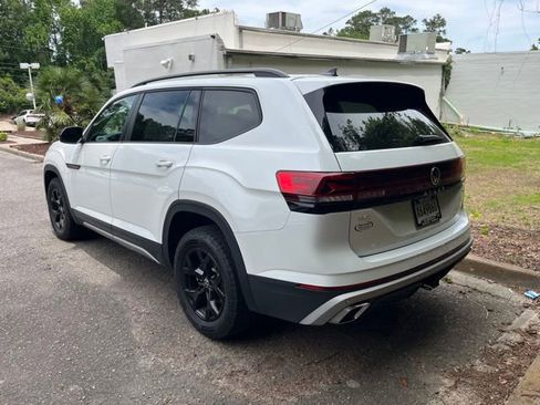 Used 2024 Volkswagen Atlas Peak Edition SEL AWD/4WD image 4
