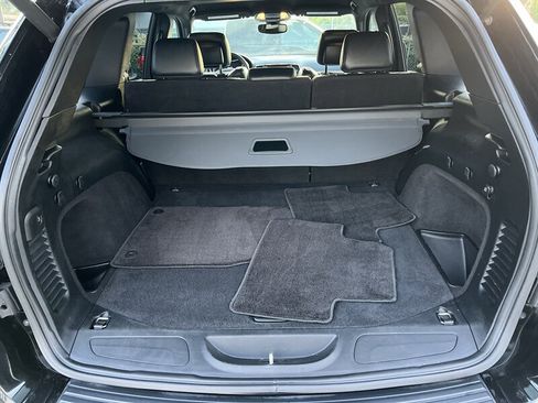 Used 2018 Jeep Grand Cherokee Altitude AWD/4WD image 11