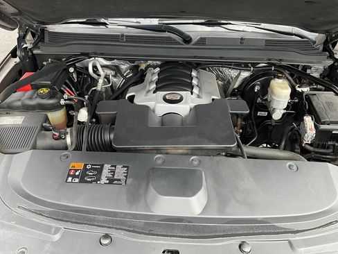 Used 2015 Cadillac Escalade Premium image 18