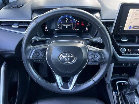 Used 2025 Toyota Corolla Cross XLE FWD image 16