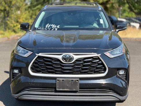 Used 2020 Toyota Highlander XLE AWD/4WD image 7