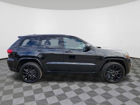 Used 2017 Jeep Grand Cherokee Altitude image 6
